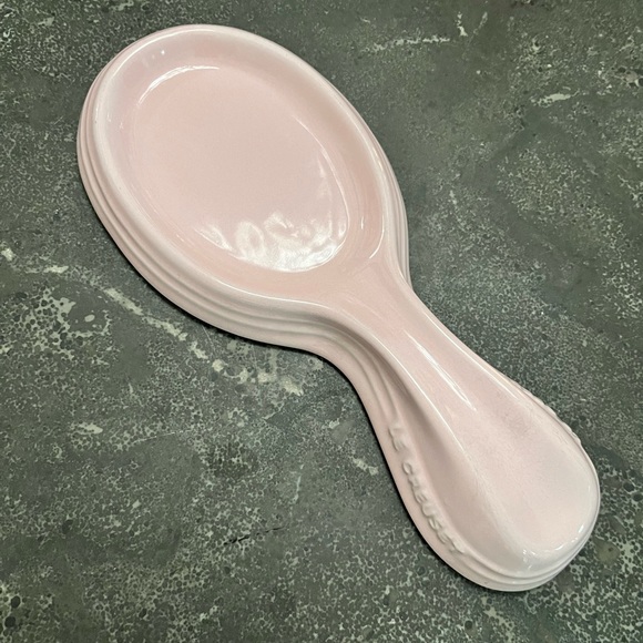 Le Creuset Spoon Rest Pink Chiffon! - Picture 2 of 3